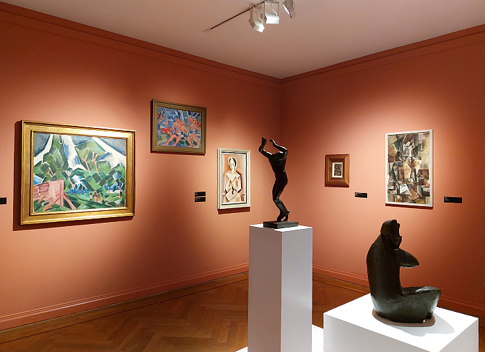 Works of Cubist art, including in the middle Jan Štursa's 1916/17 sculpture Raněný, Wounded, as seen at Hej rup! The Czech Avant-Garde, Bröhan Museum, Berlin