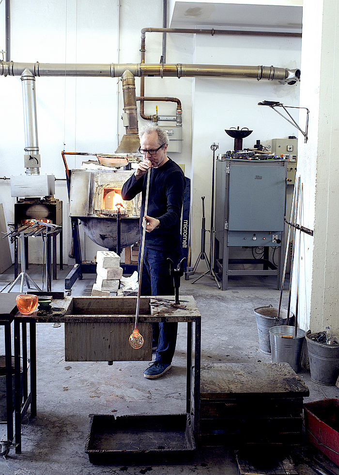 Cornelius Réer at work in his Nürnberg studio (Photo courtesy and © Cornelius Réer)
