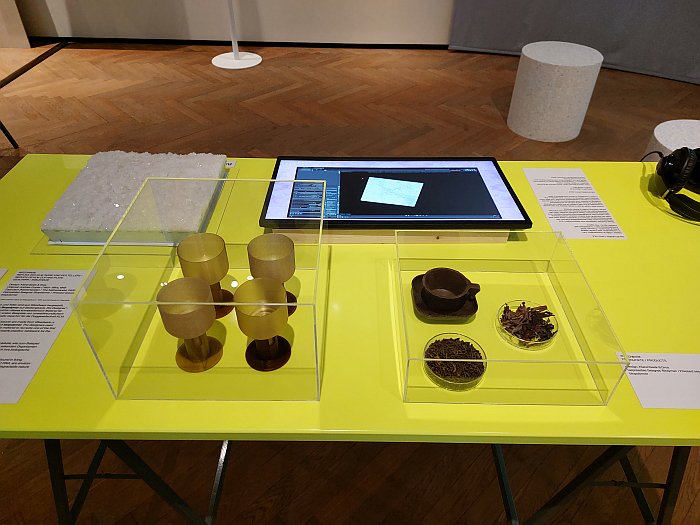 Articles of Weedware by Klarenbeek & Dros front and a Salt Tile by Ateier Luma & Karlijm Sibbel, as seen at Water Pressure. Designing for the Future, Museum für Kunst und Gewerbe, Hamburg