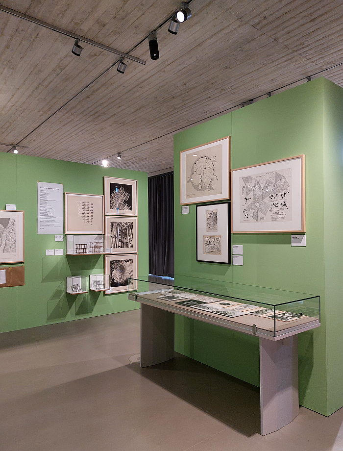 Works by Leonardo Mosso and Laura Castagno-Mosso (l) in discourse with works by Richard Buckminster Fuller (r), as seen in Building Worlds. Visionary Architecture in the 20th Century, Archiv der Avantgarden - Egidio Marzona, Dresden