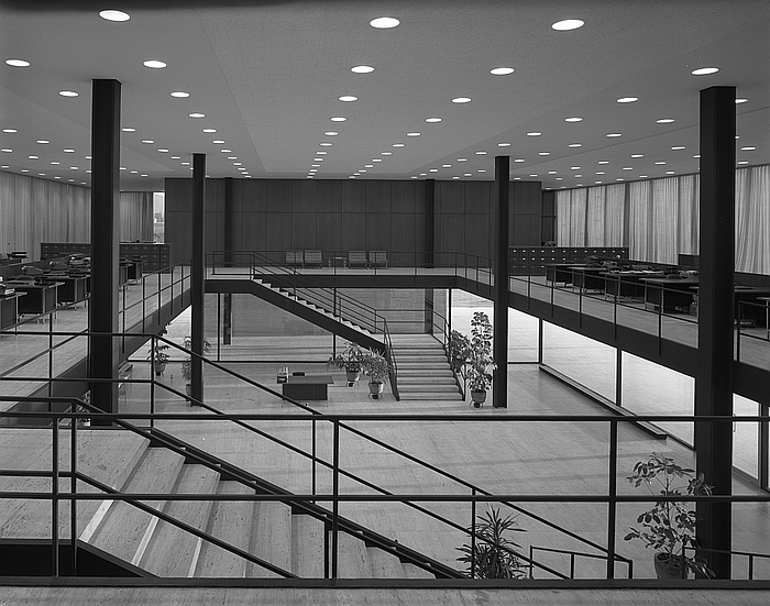 Interior view of the Bacardi administrative building by Ludwig Mies van der Rohe in Tultitlán Mexico (1961) (photo Balthazar Korab, courtesy Library of Congress https://www.loc.gov/item/2017650195/)