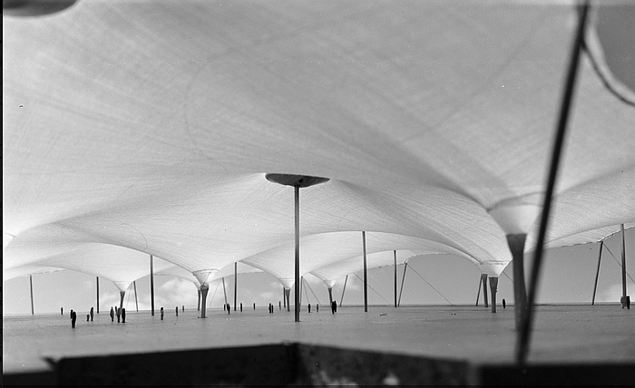 Frei Otto, Study on the support of textile membranes and rope nets (photo © saai |Archiv für Architektur und Ingenieurbau, Karlsruher Institut für Technologie, Werkarchiv Frei Otto, courtesy Kinstsammlungen Chemnitz)