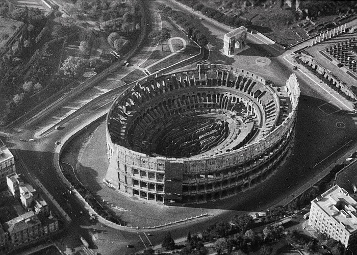 Stadi. Architecture of a Myth, Museo nazionale delle arti del XXI secolo MAXXI Rome (The Colosseum, Rome, 1953 Photo Werner Friedli, courtesy ETH-Bibliothek, Inventory number ETH-Bibliothek_LBS_H1-019303 via https://commons.wikimedia.org/ CC BY-SA 4.0)