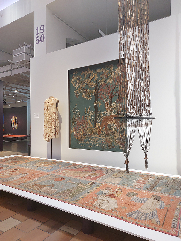 Odysseus II by Maria Geroe-Tobler and Ursula Böhmer-Bächler (horizontal, bottom), amongst other works, as seen at Textile Manifestos - From Bauhaus to Soft Sculpture, Museum für Gestaltung, Zürich