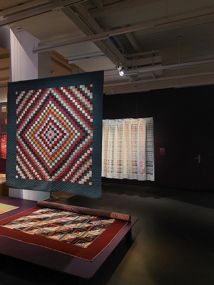 Part of the chapter Working Hand in Hand, as seen at Textile Manifestos - From Bauhaus to Soft Sculpture, Museum für Gestaltung, Zürich