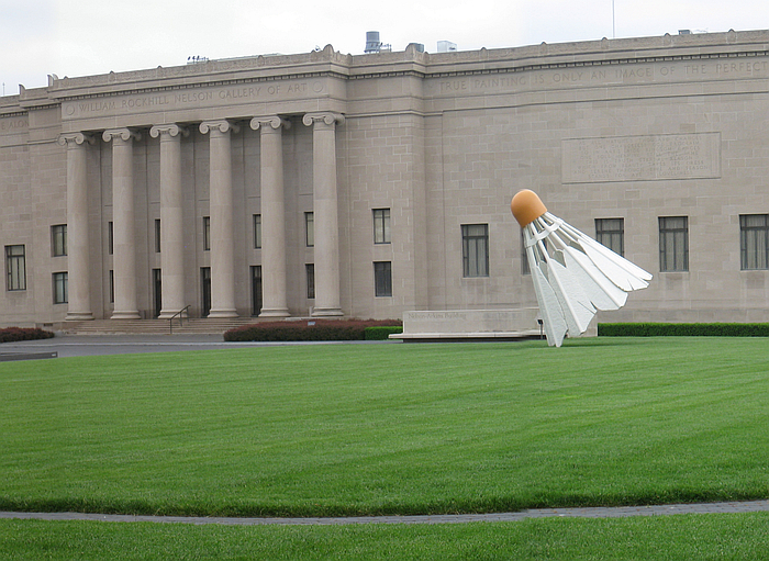 Also a trick of photography? Part of the Nelson-Atkins Museum of Art, but not part of More is More. Reinventing Photography Beyond the Frame Nelson-Atkins Museum of Art, Kansas City (image via commons.wikimedia.org, public domain