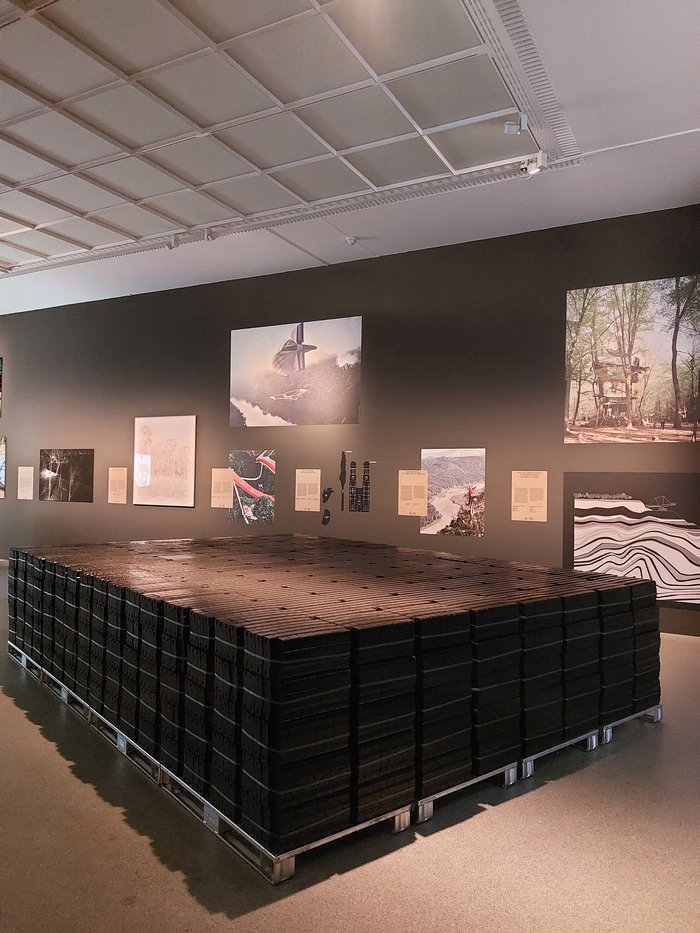 16 tonnes of coal briquettes, as seen at Trees, Time, Architecture. Design in Constant Transformation, Architekturmuseum der TU München