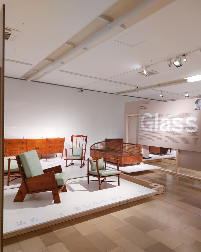 Furniture by Heinrich Glaß for Erika Theresa 'Resl' Glaß, ca 1932, as seen in Josef Frank and the others. New furniture 1920–1940, Möbelmuseum Wien