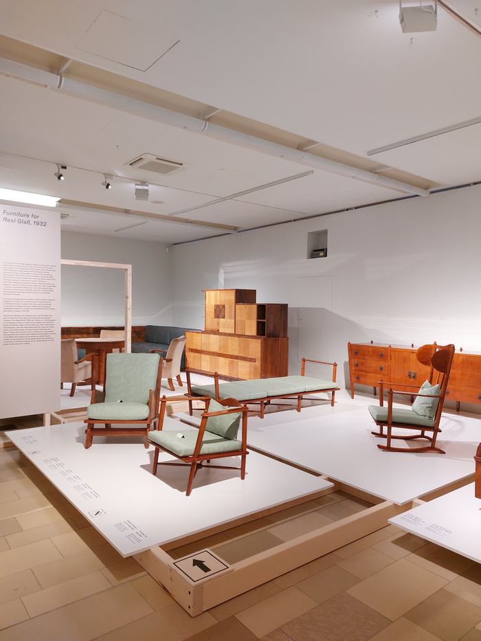 Furniture by Heinrich Glaß for Erika Theresa 'Resl' Glaß, ca 1932, as seen in Josef Frank and the others. New furniture 1920–1940, Möbelmuseum Wien
