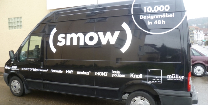 Delivery of your furniture in our smow bus Delivery of your furniture in our smow bus
