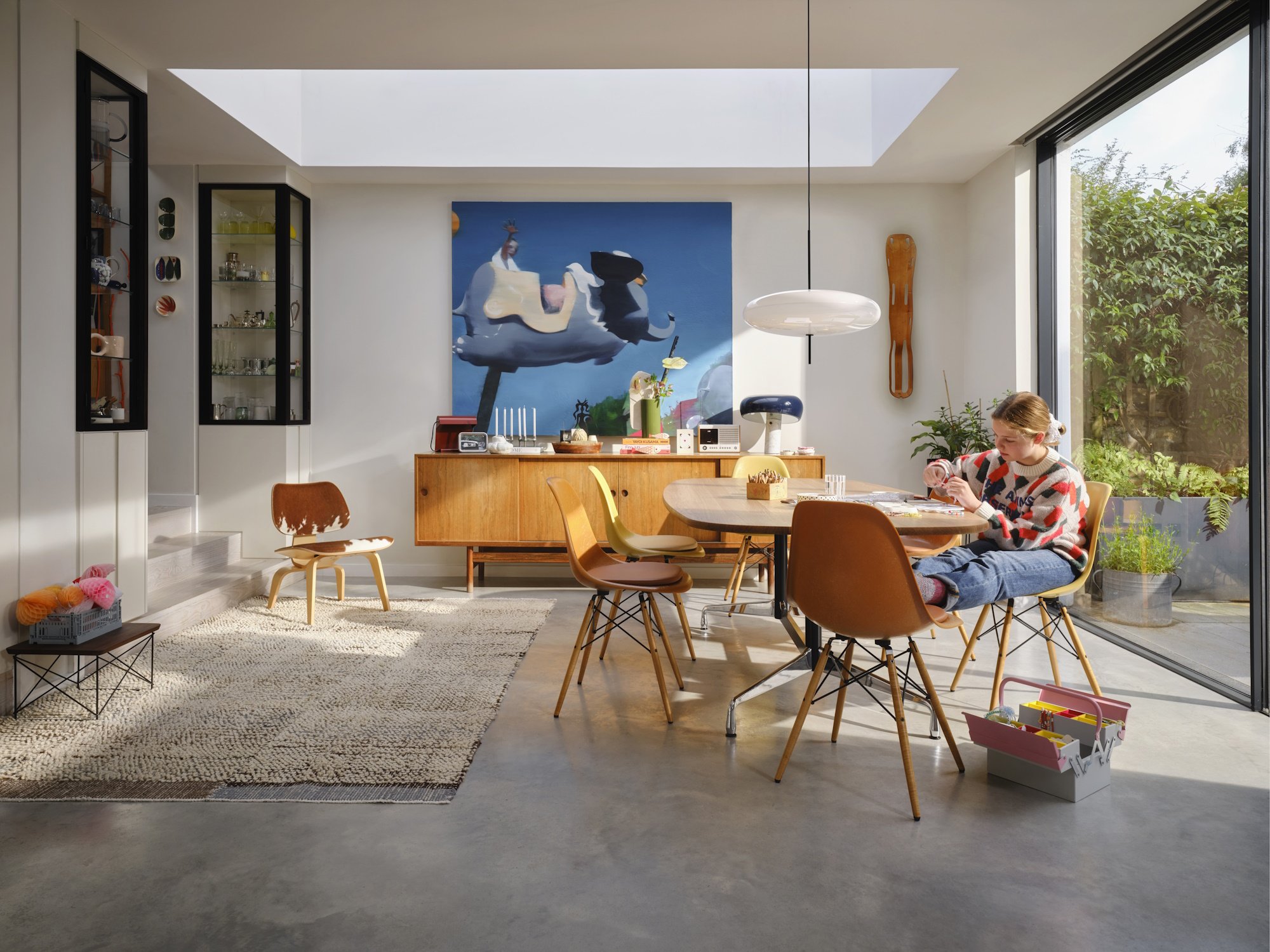 Vitra Interieur mit Eames Side Chair DSW