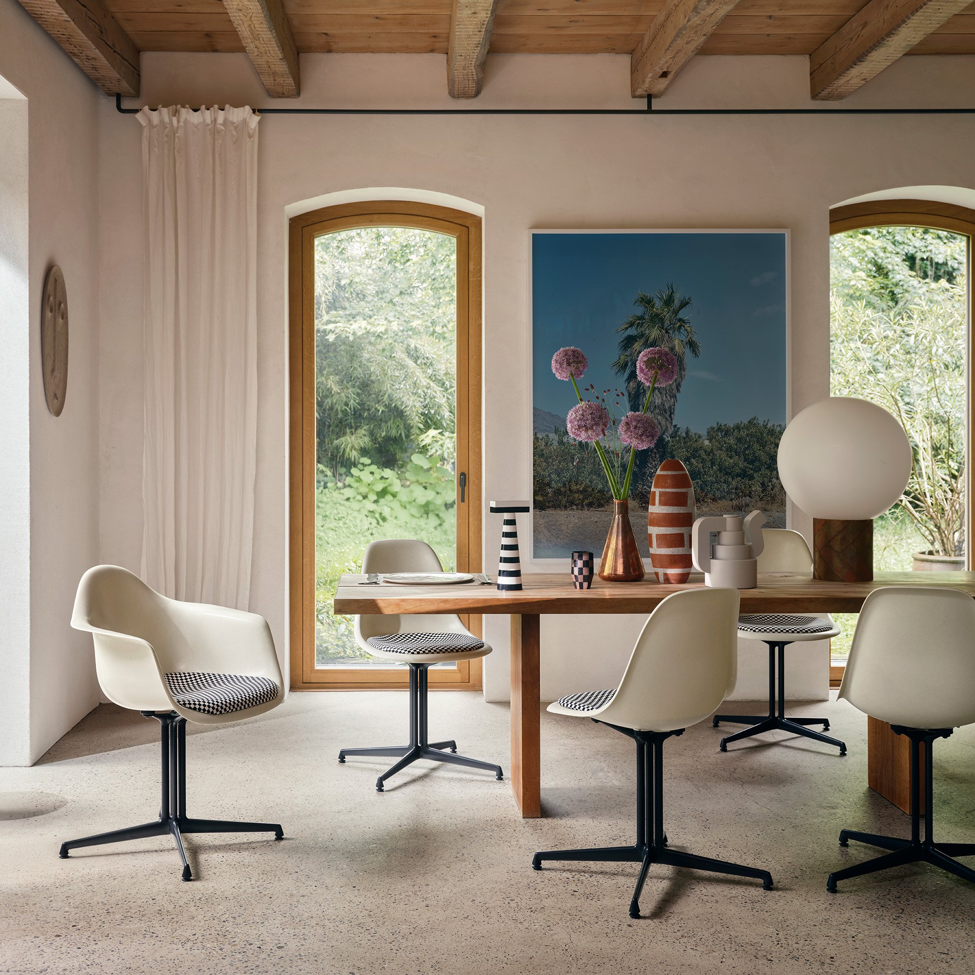 Esszimmereinrichtung mit den Eames Plastic Side Chairs DSL