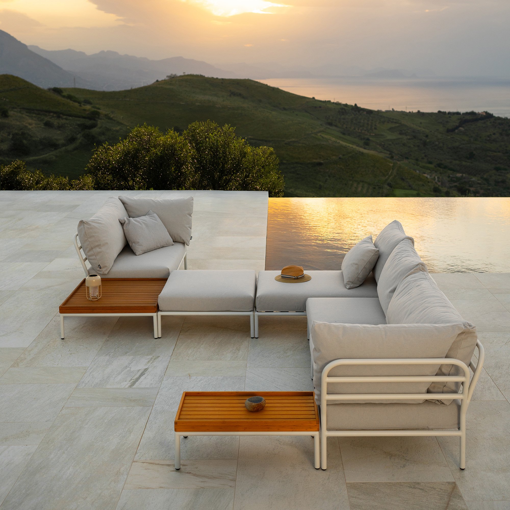 Houe Level Outdoor Lounge