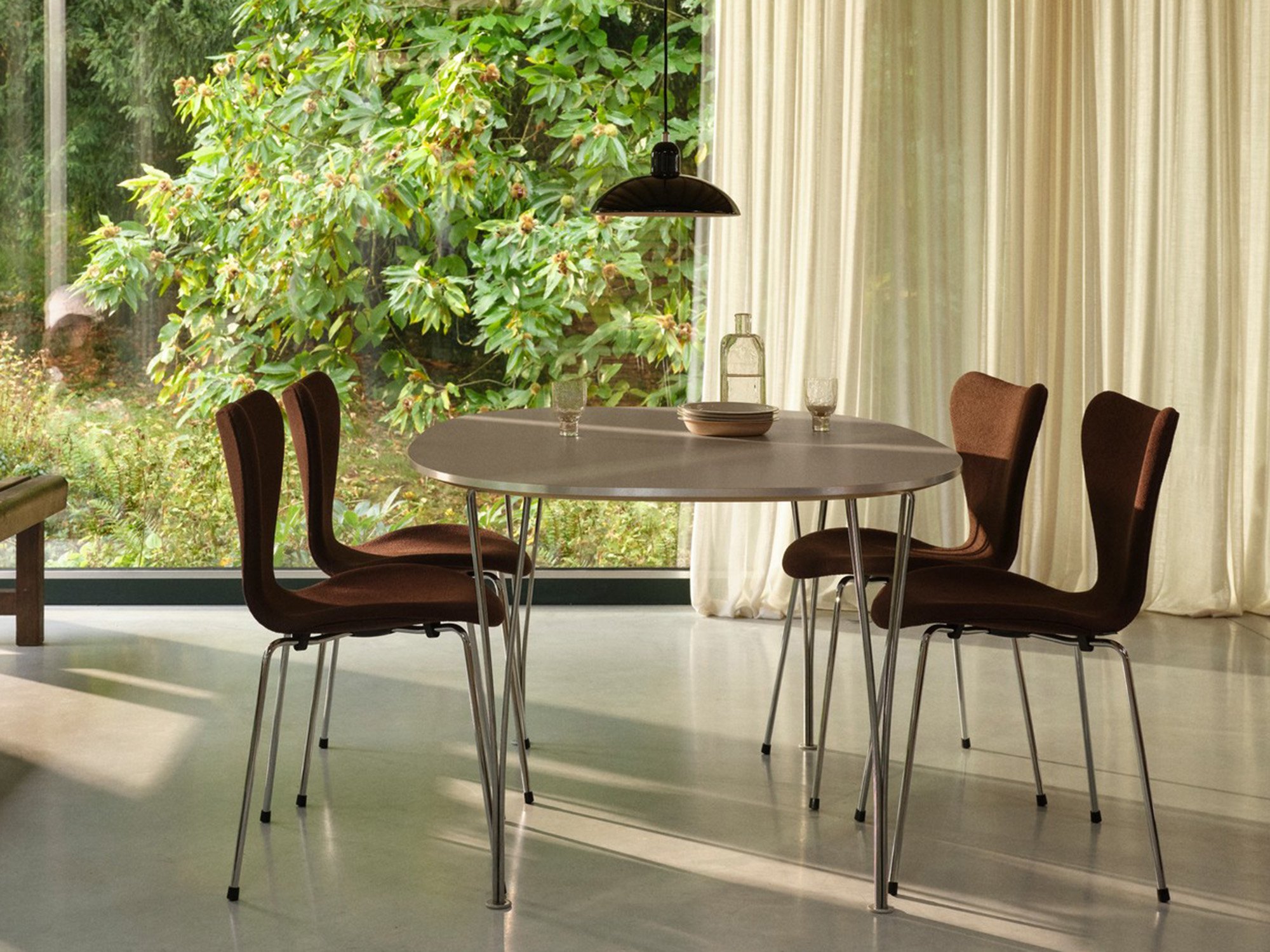 Fritz Hansen Superellipse-Tisch