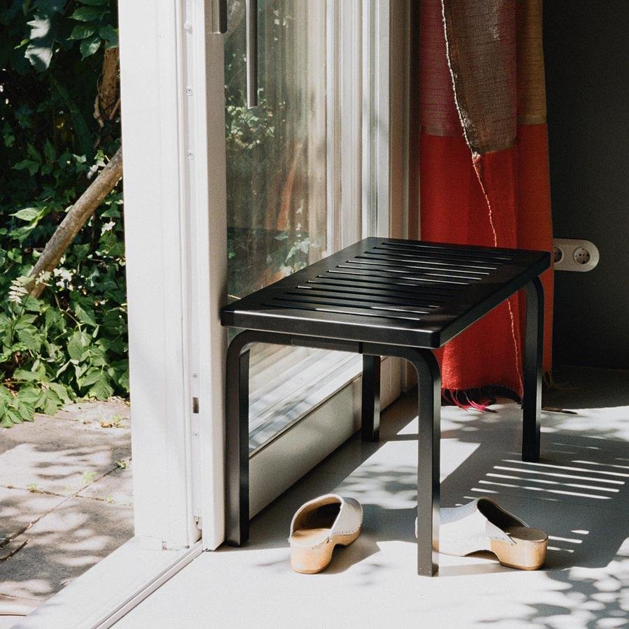 Bench 153 | Artek | by Alvar Aalto, 1945 - Originals from smow