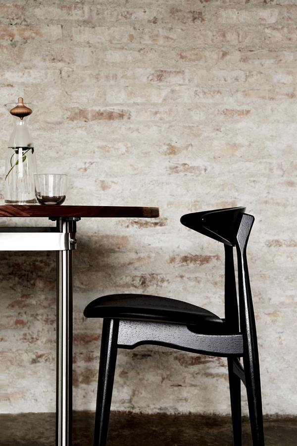 CH33P, Black lacquered oak, Leather black | Carl Hansen