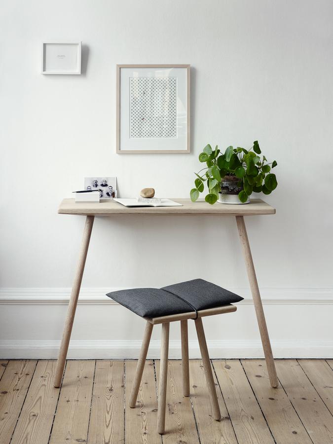 Georg Wall Table, Desk (110 x 42 x 73.5 cm), Natural oak | Fritz Hansen |  Bureaus & Desks - Designer furniture from smow