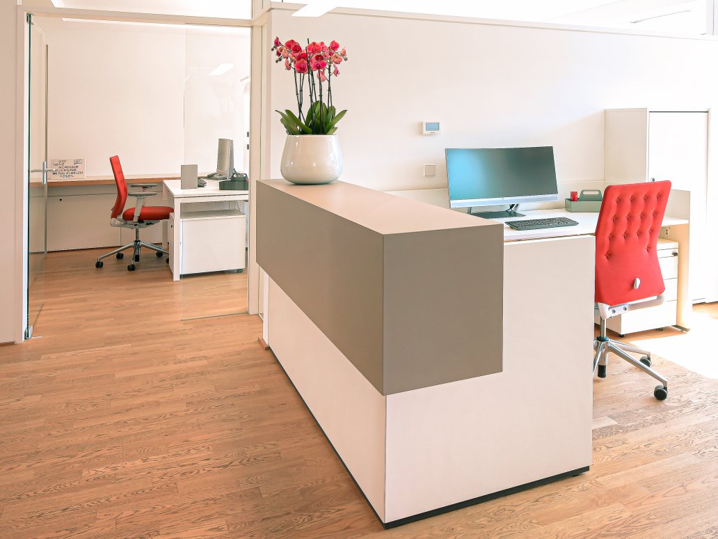 smow Stuttgart +49 711 620 090 00 Designer furniture by