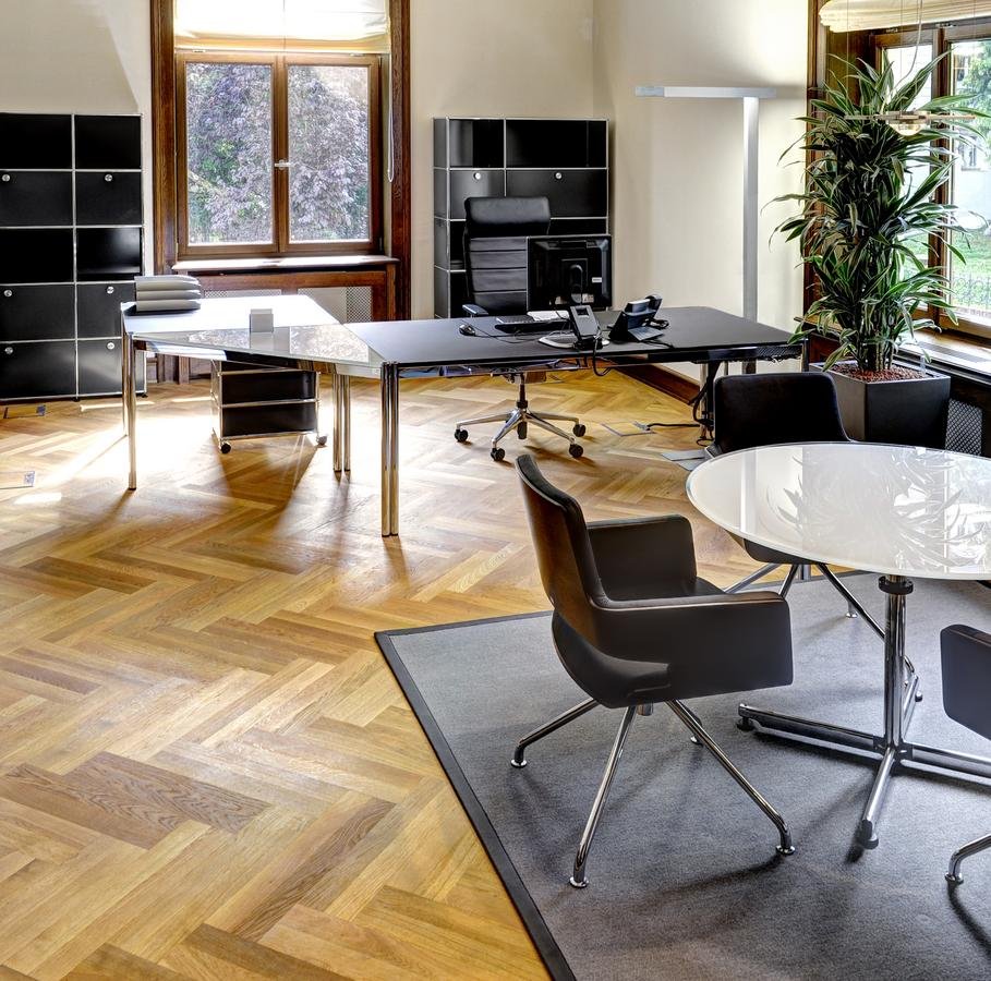 USM Haller USM Kitos Circular Table, Ø 90 cm, Glass, Transparent by USM