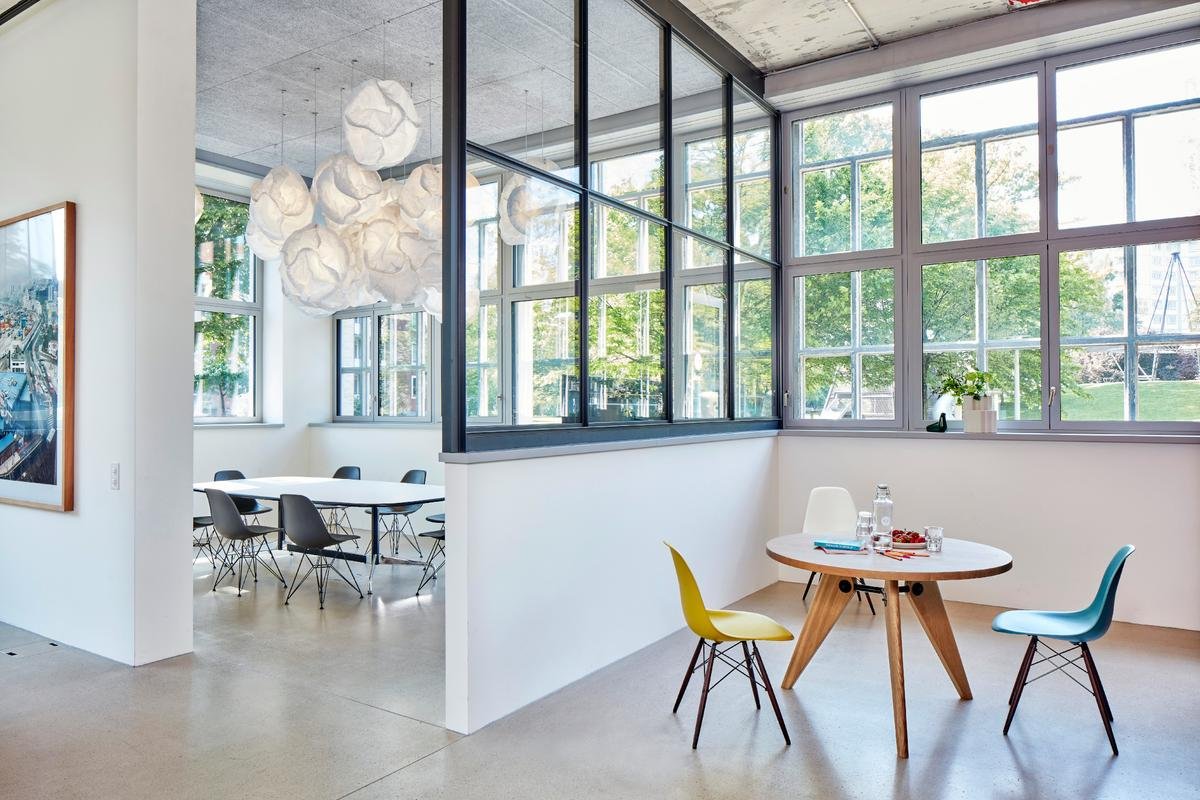 Vitra Prouvé Guéridon Dining Table