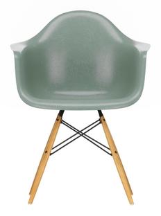 Eames Fiberglass Armchair DAW Eames sea foam green|Yellowish maple