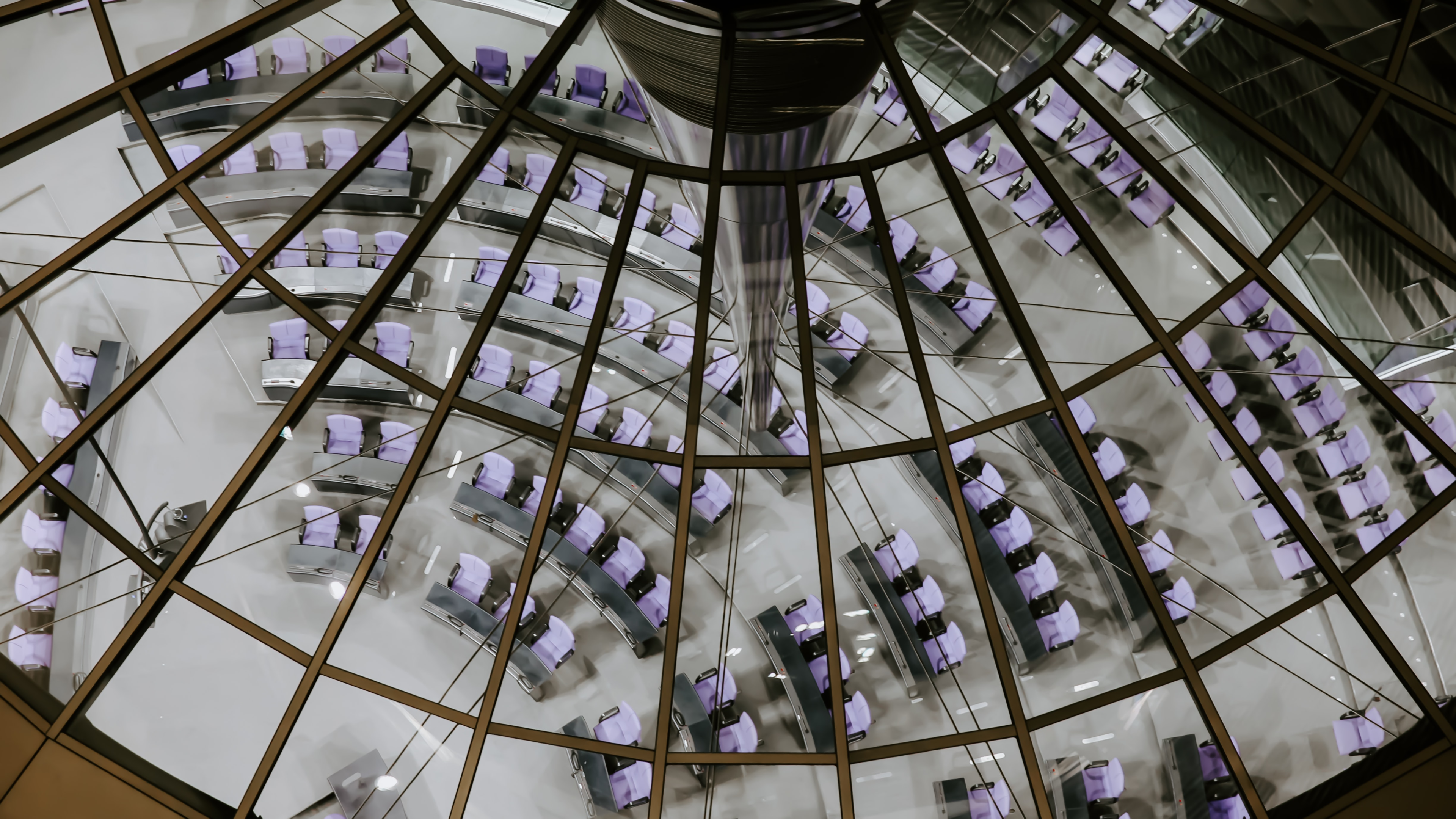 Seating in the German Bundestag – How politicians and decision-makers sit