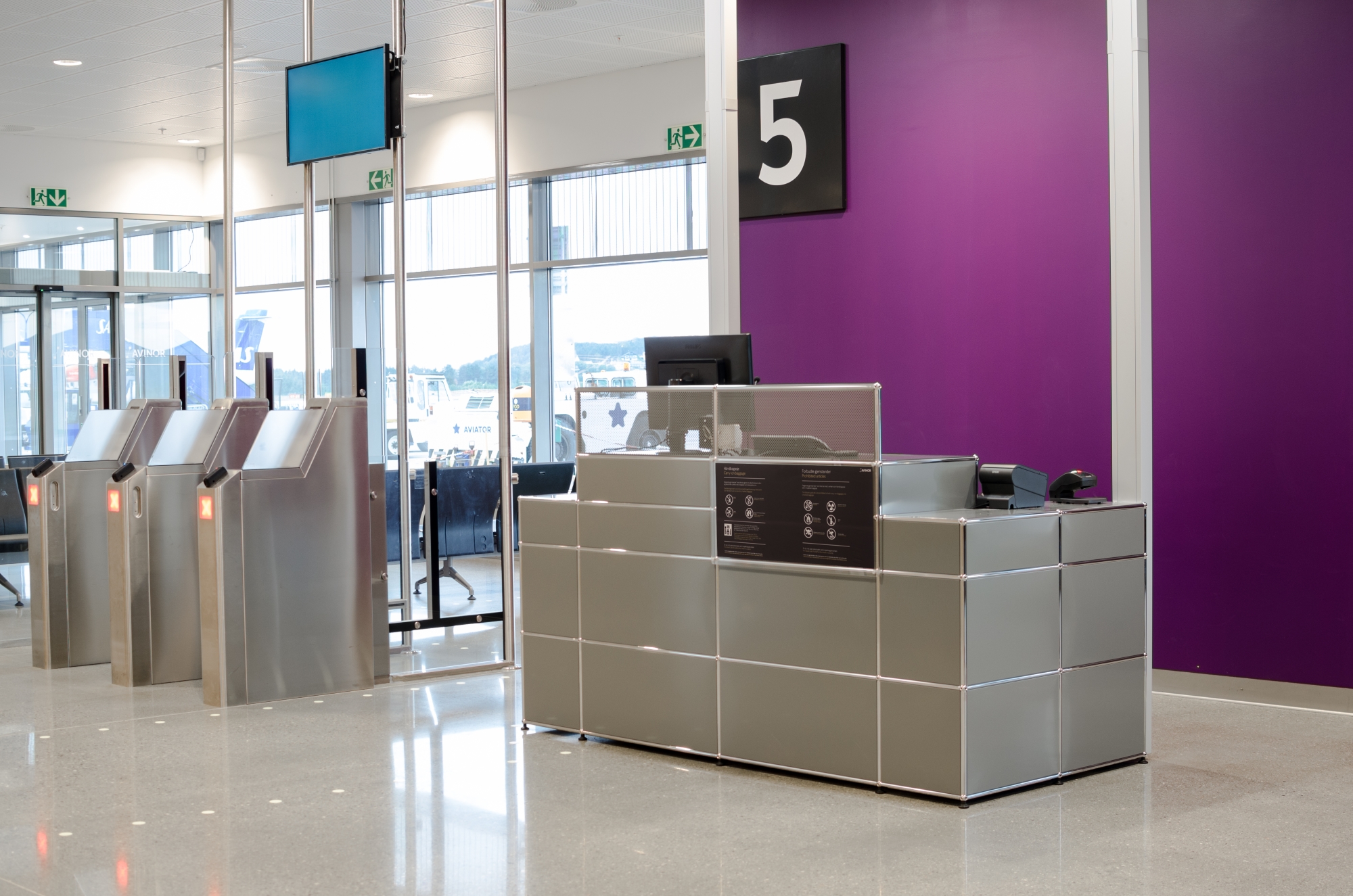 USM Haller furniture airport