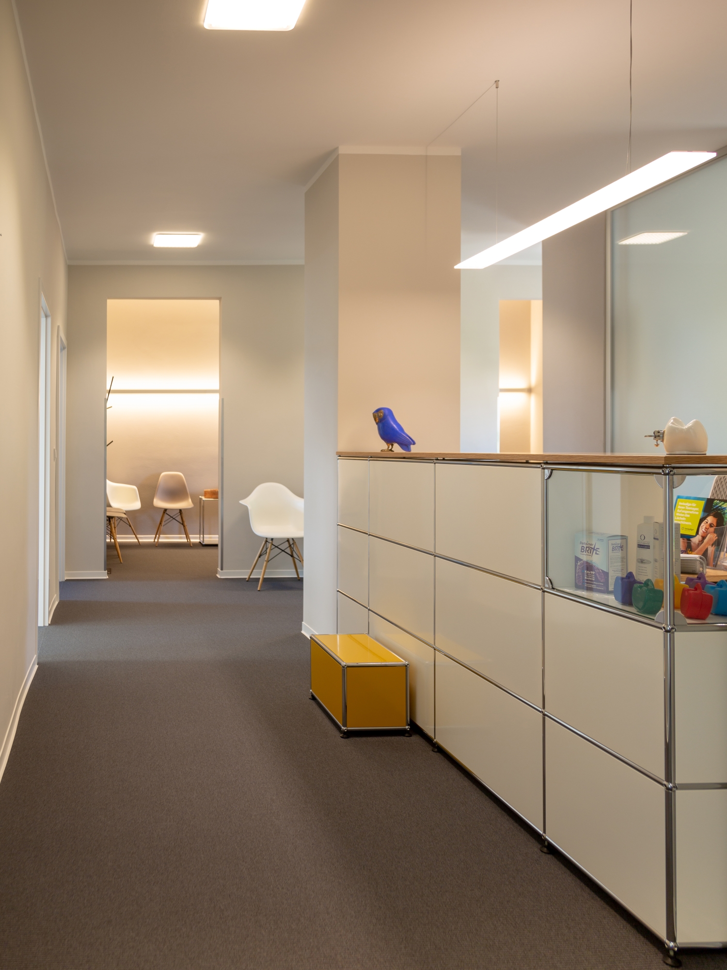 Medical practice with USM Haller counter