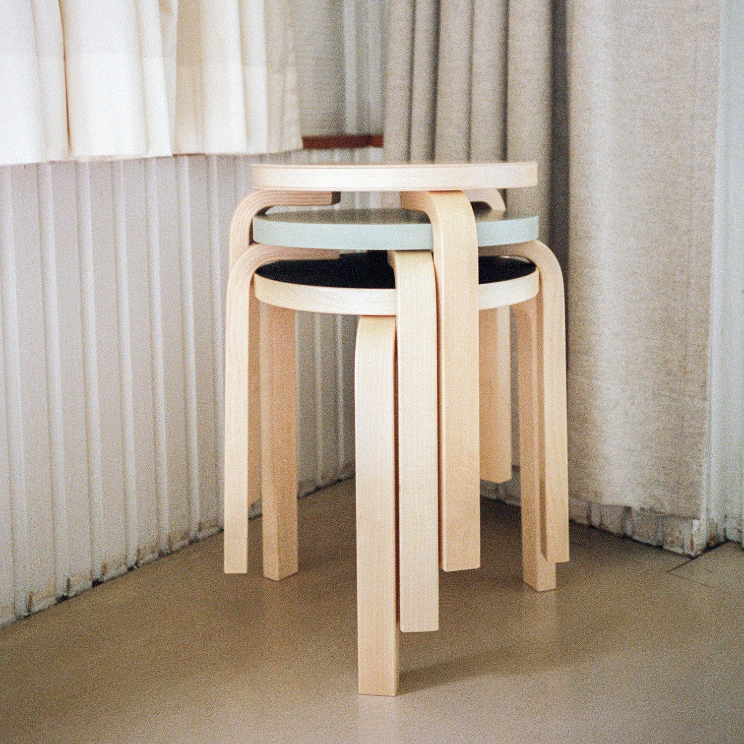 Stool 60 | Artek | by Alvar Aalto, 1933 - Originals from smow