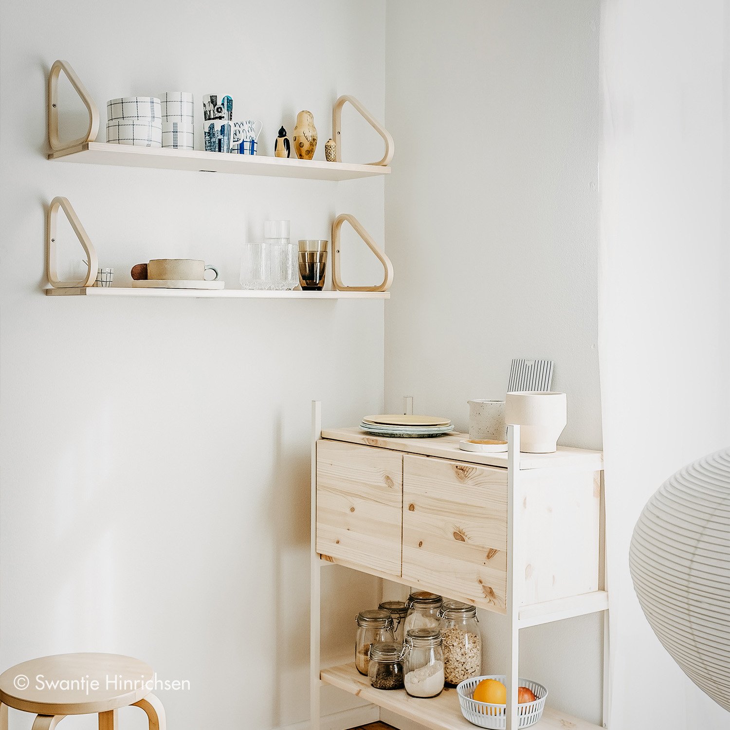 Shelf 112, White varnish, W900 x D250 mm | Artek | by Alvar Aalto