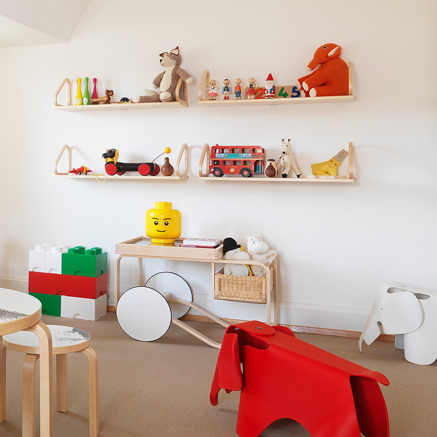 Shelf 112, White varnish, W900 x D250 mm | Artek | by Alvar Aalto