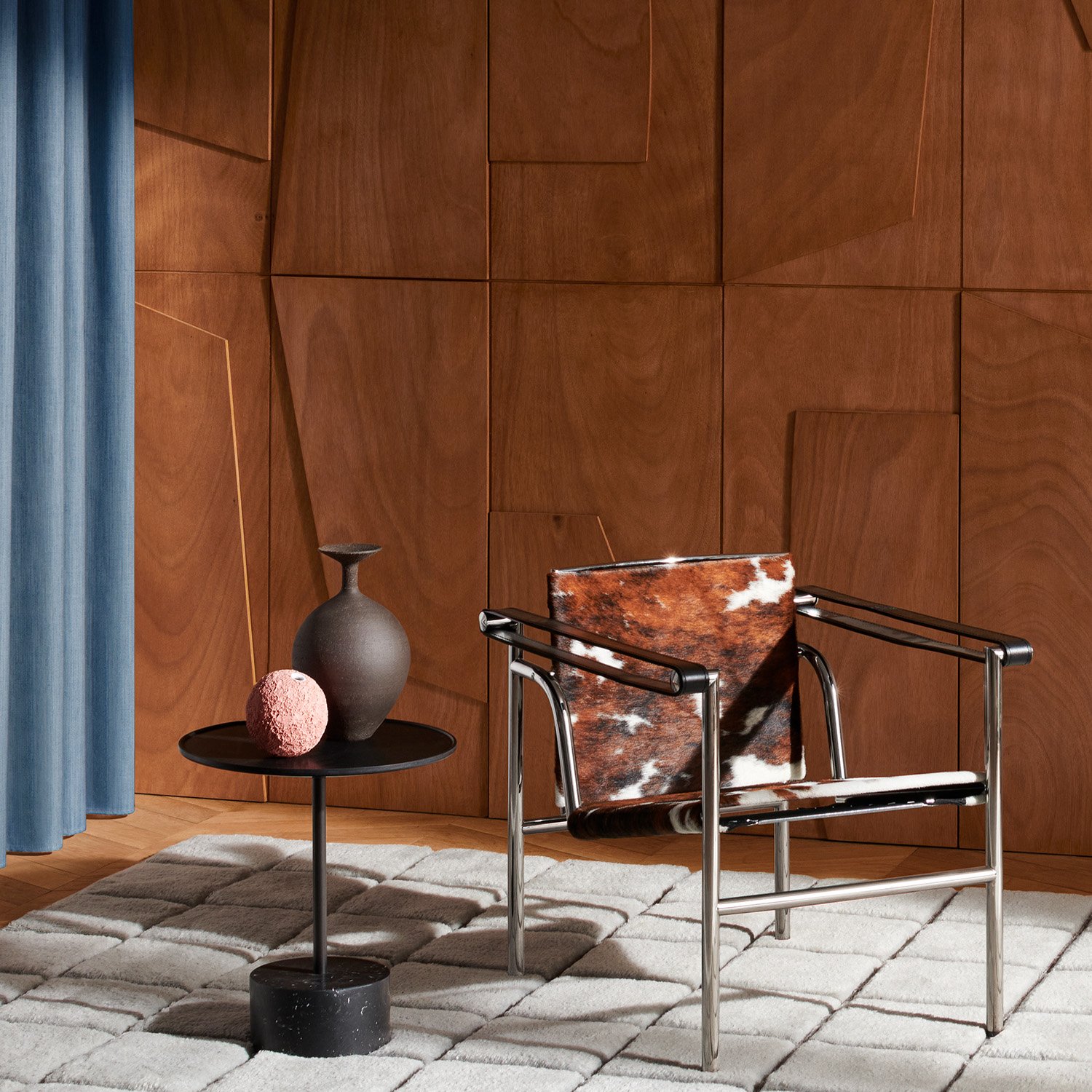 1 Fauteuil dossier basculant, Chrome-plated, Black hide | Cassina