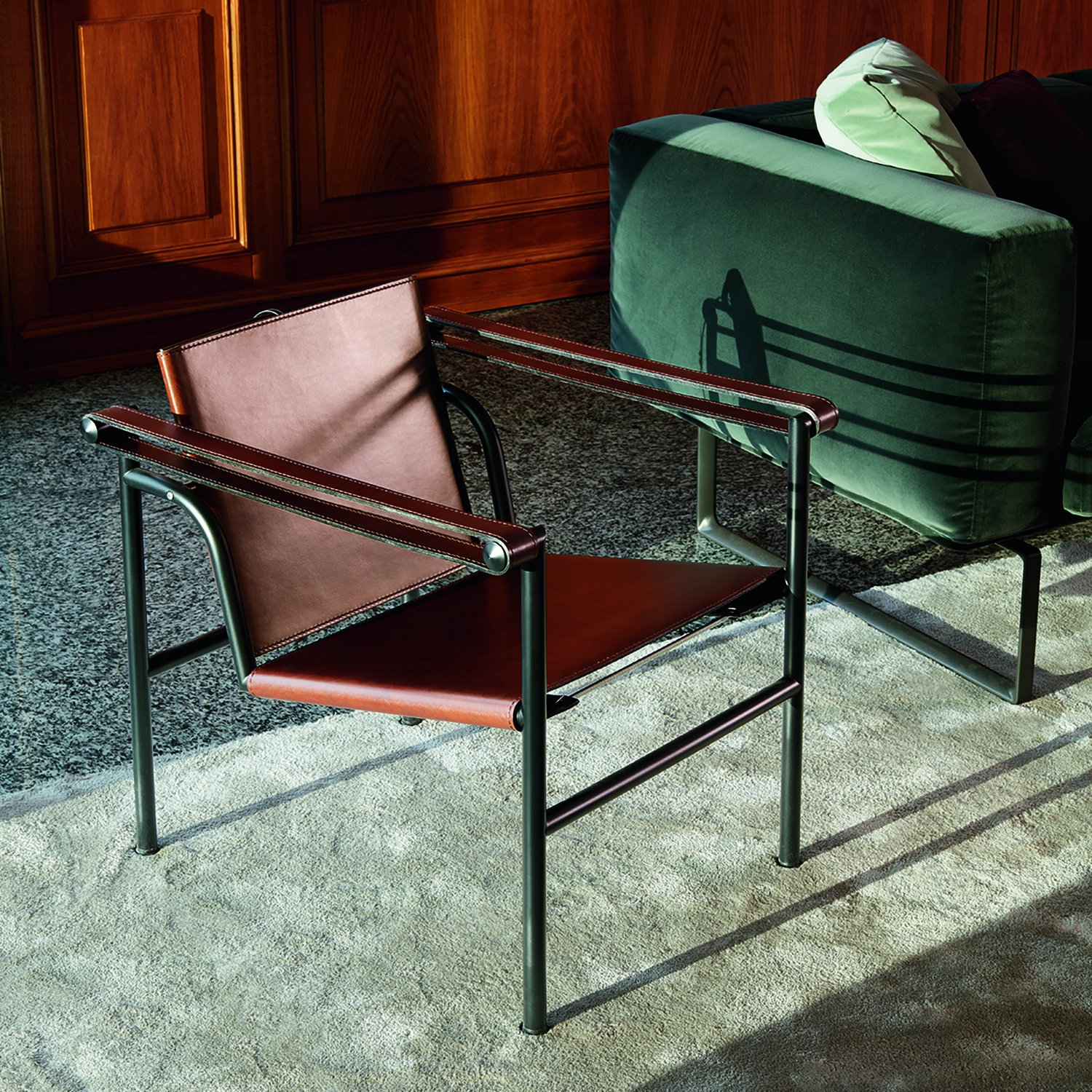 1 Fauteuil dossier basculant, Matt black lacqured, Black hide