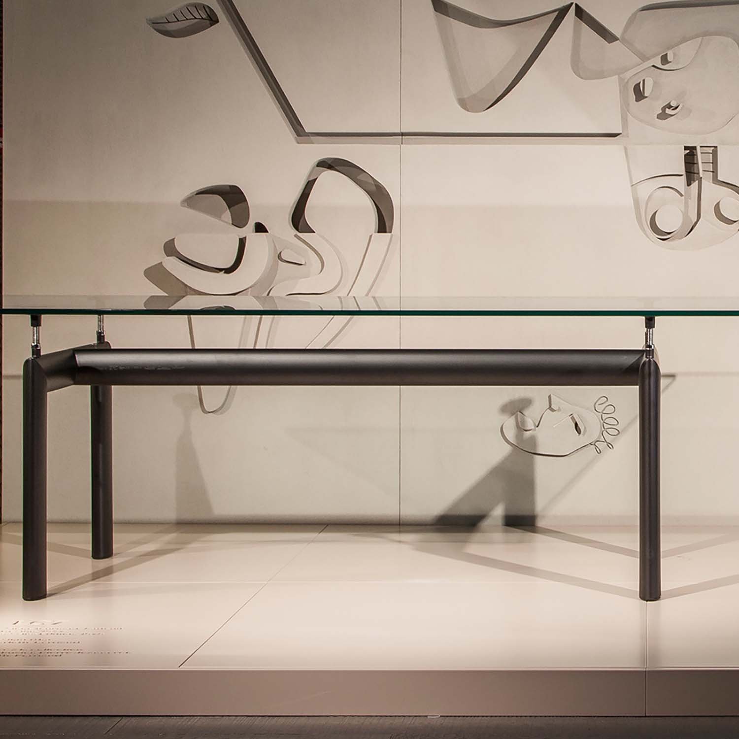 【展示美品】 Cassina LC6 6 TABLE TUBE D’AVION 6 Table tube d'avion | Cassina | by Le Corbusier, Pierre Jeanneret