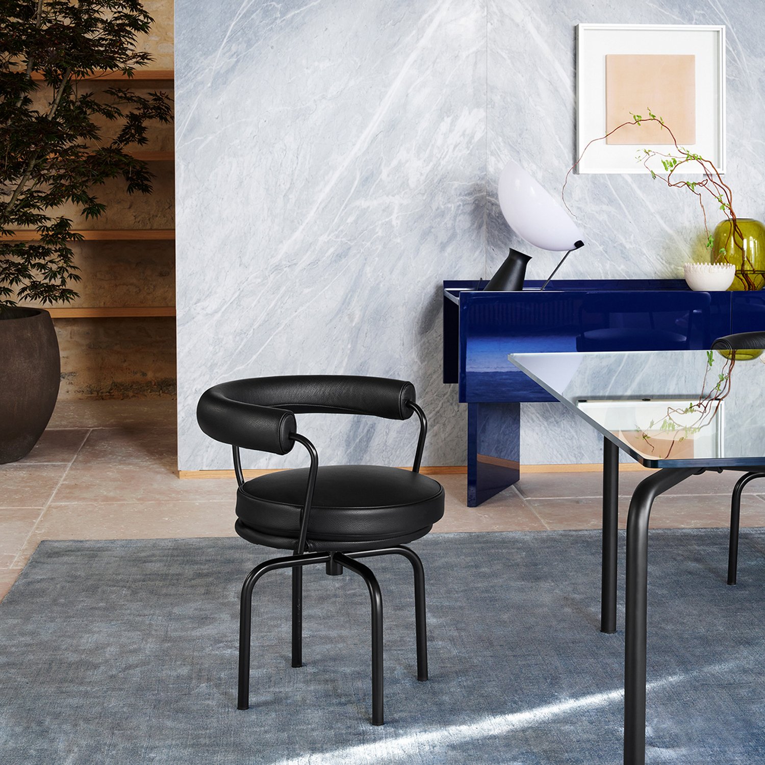 GMHN130B○Le Corbusier LC7 SWIVEL ARMCHA Cassina Le Corbusier LC7 Swivel Chair: Buy the Cassina Le