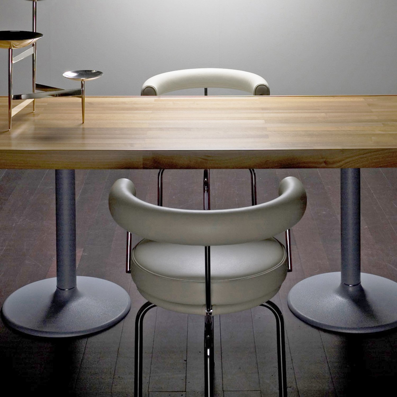 7 Fauteuil tournant, Matt black lacqured, Leather Scozia, Graphite