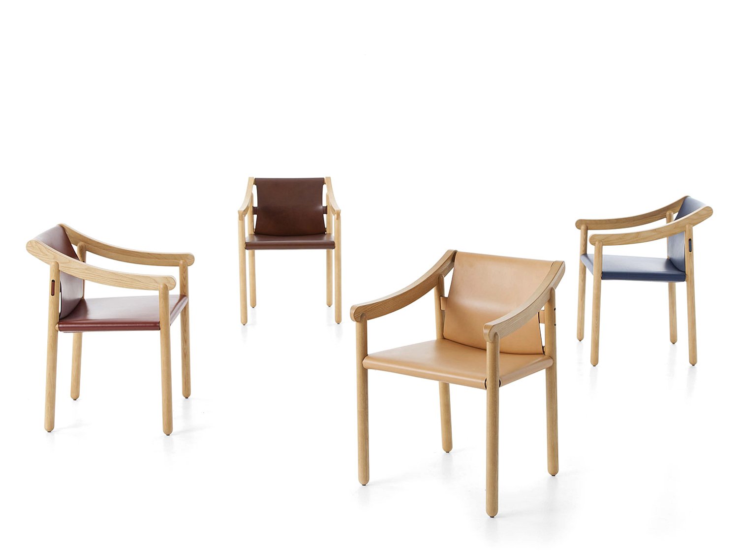 905 Chair, American Walnut, Black saddle leather | Cassina