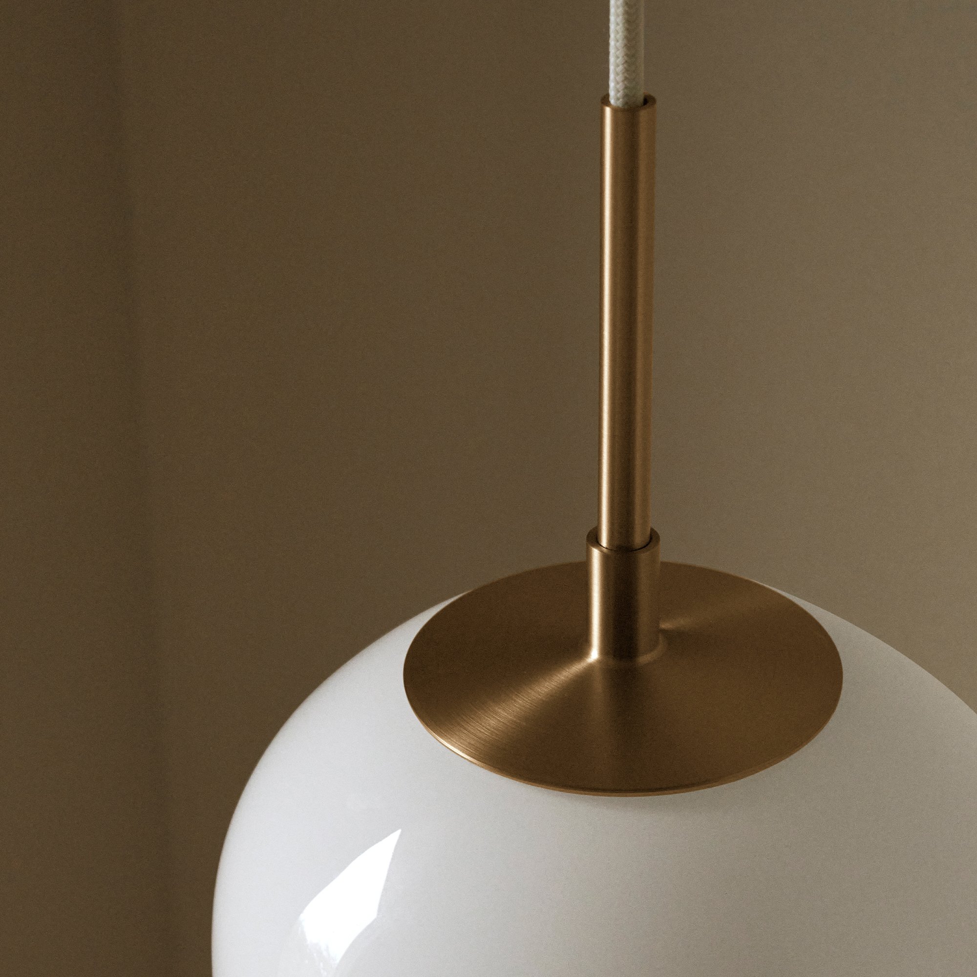 Tulip Pendant Lamp, Ø 36 cm | Carl Hansen & Søn | Pendant Lights