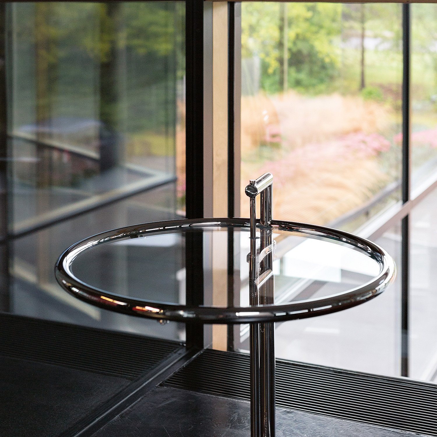 アイリーングレイ ClassiCon（リプロダクション）E1027 buy the adjustable table E 1027 by ClassiCon