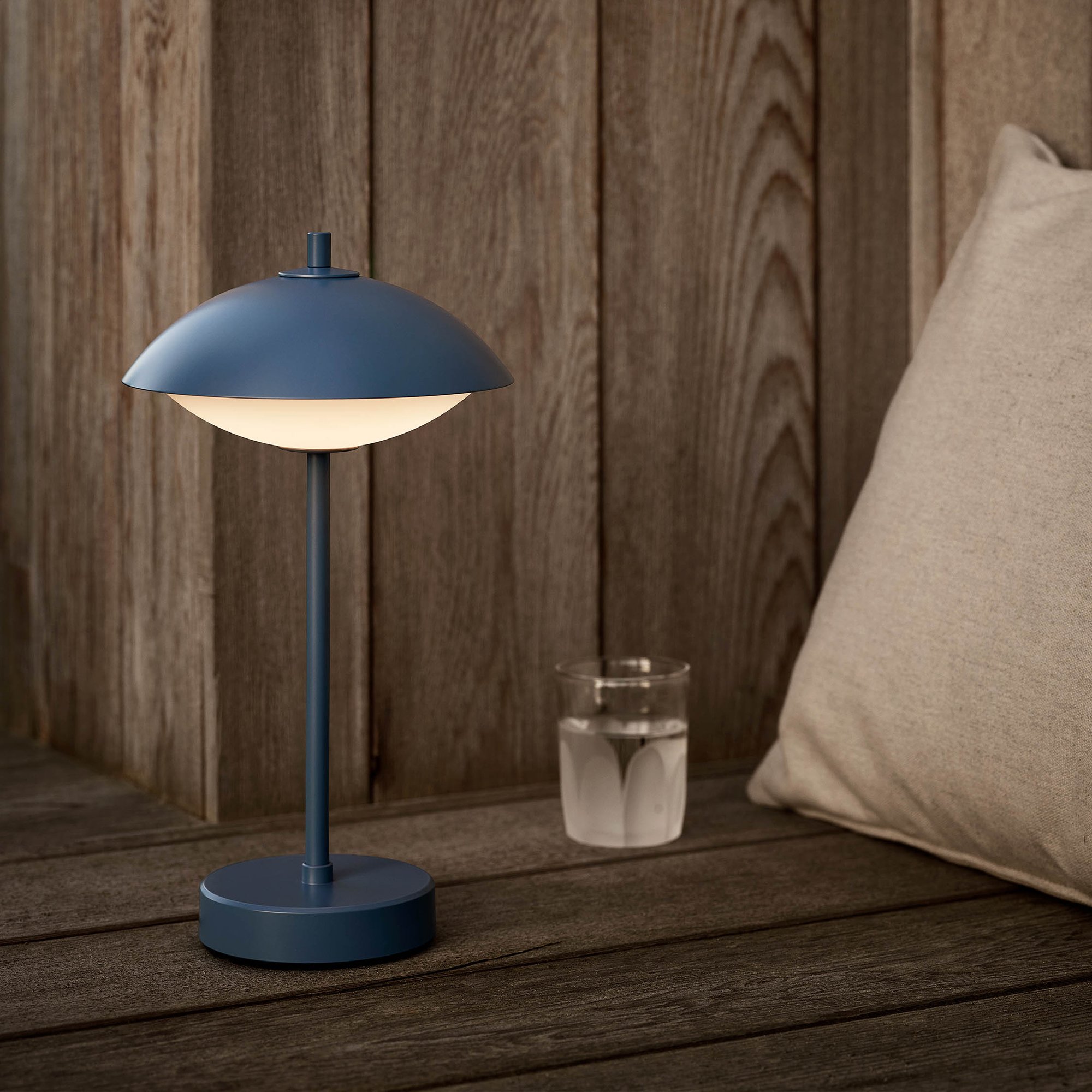 Clam Portable Lamp, Nine grey | Fritz Hansen | Battery Lighting