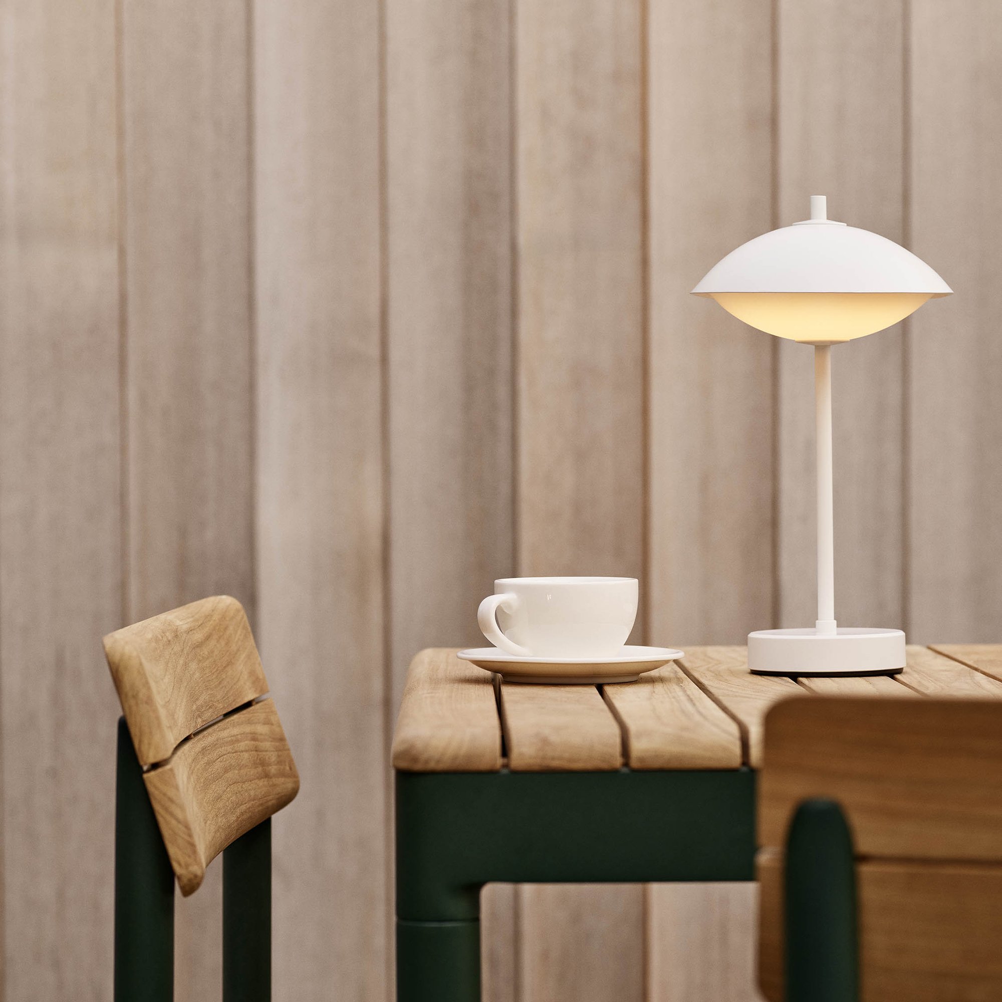 Clam Portable Lamp, White | Fritz Hansen | Battery Lighting 