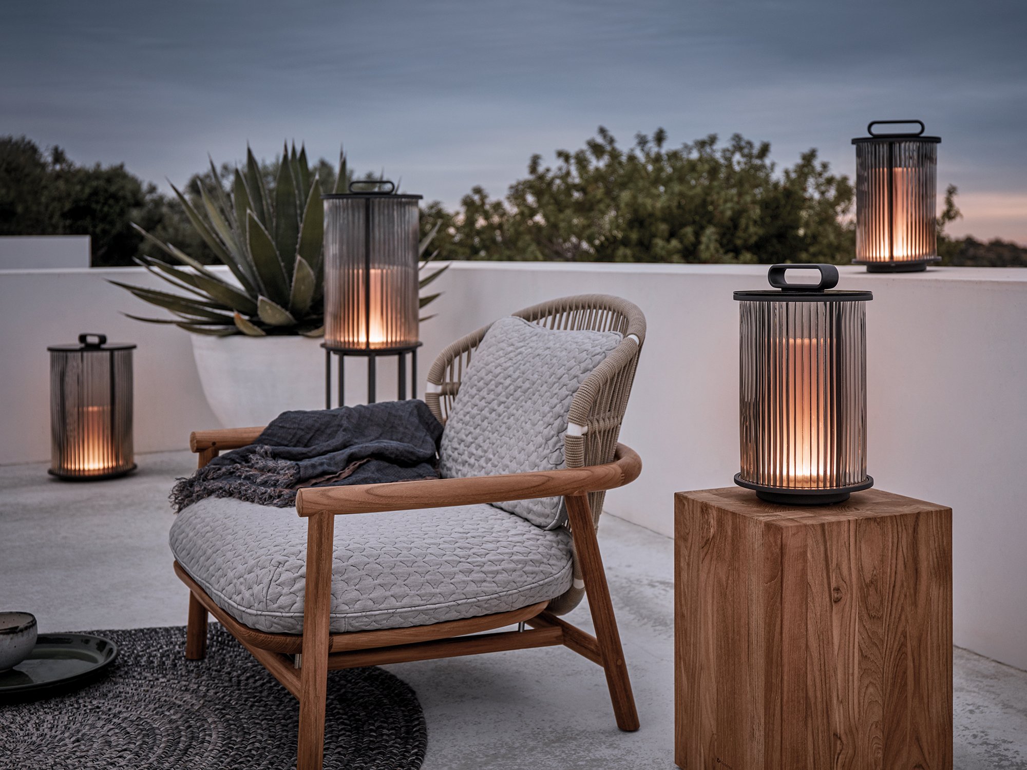 Line Glass Lantern, Small (H 37 cm) | Gloster | Outdoor Lighting