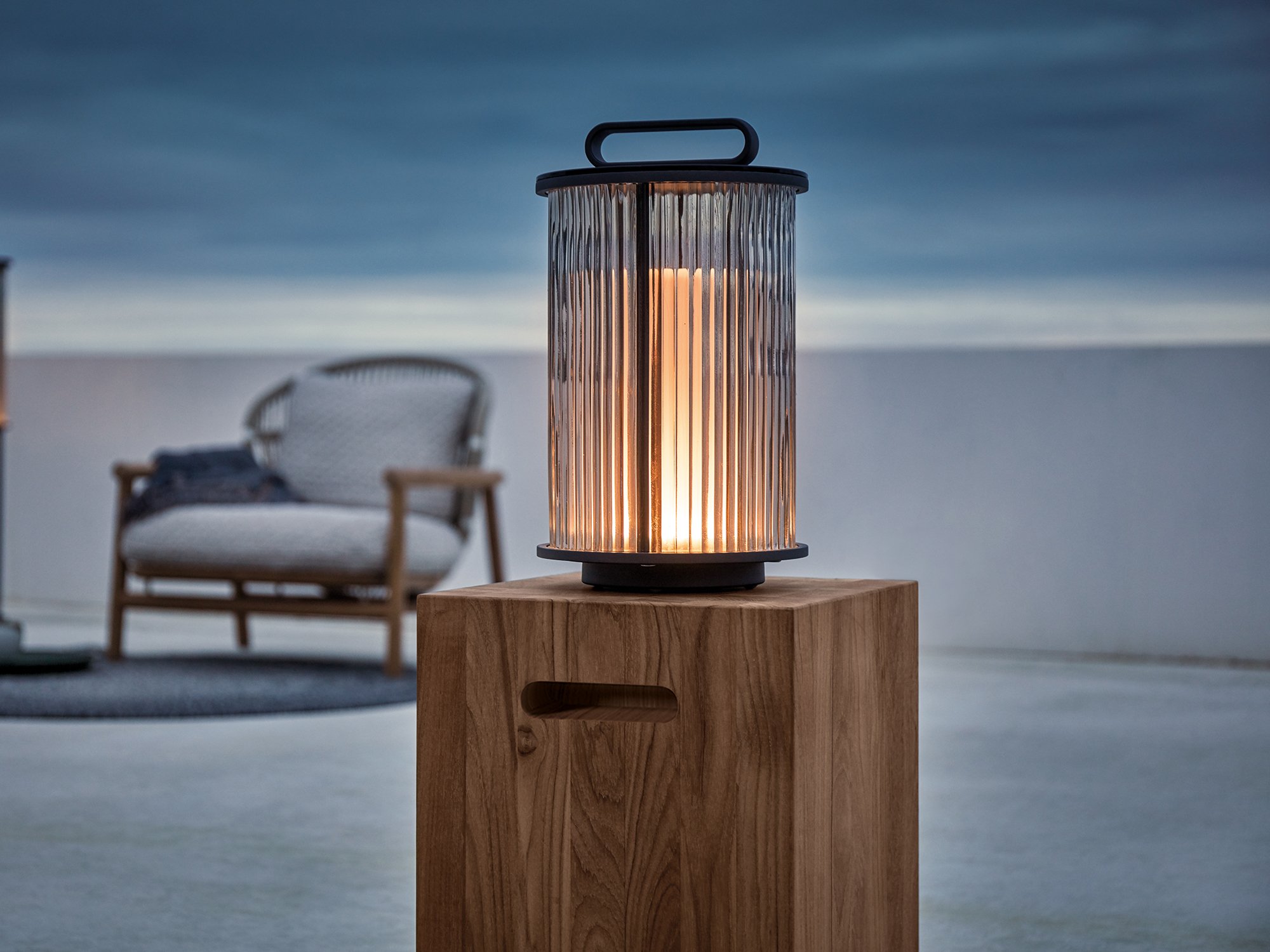 ライト・ランタン GLASS LANTERN leiri ver. Line Glass Lantern, Small (H 37 cm) | Gloster | Outdoor Lighting