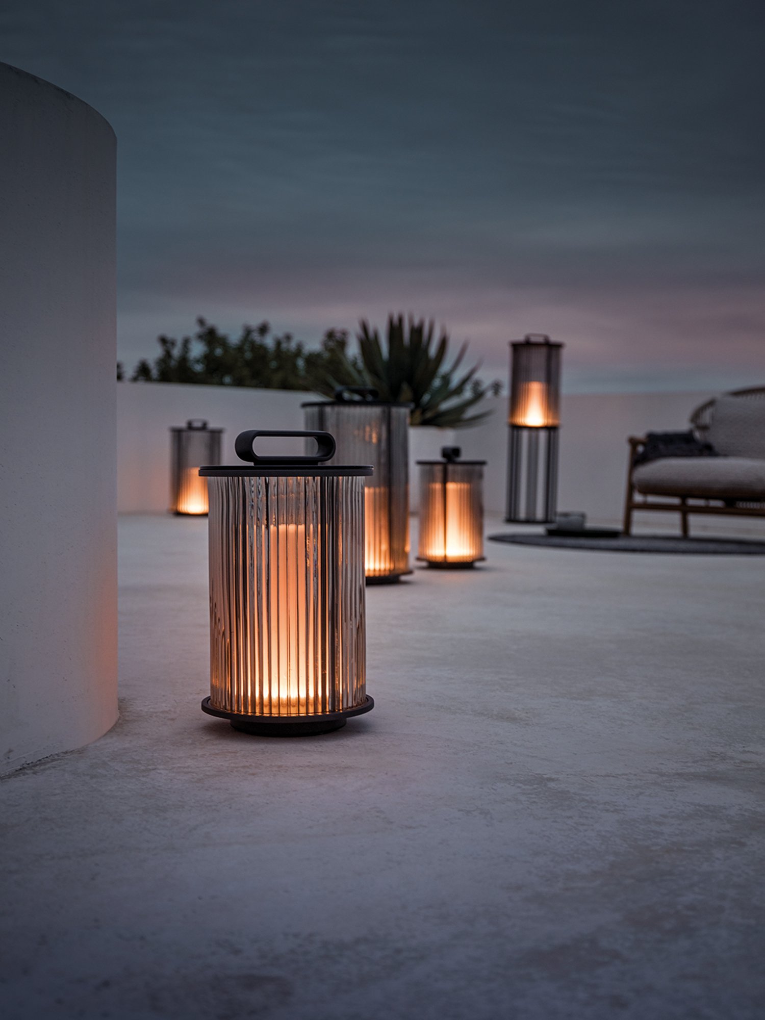 Line Glass Lantern, Small (H 37 cm) | Gloster | Outdoor Lighting