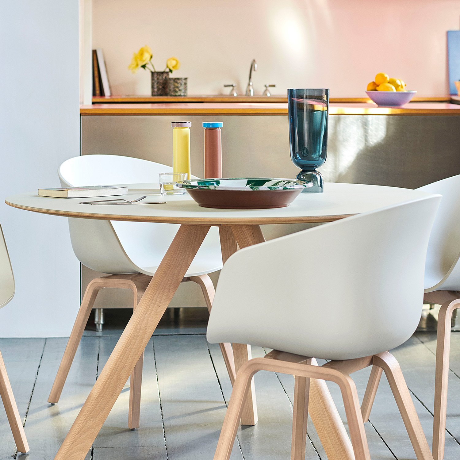 Copenhague Round Table CPH20, Ø 120 x H 74, Lacquered oak, Oak