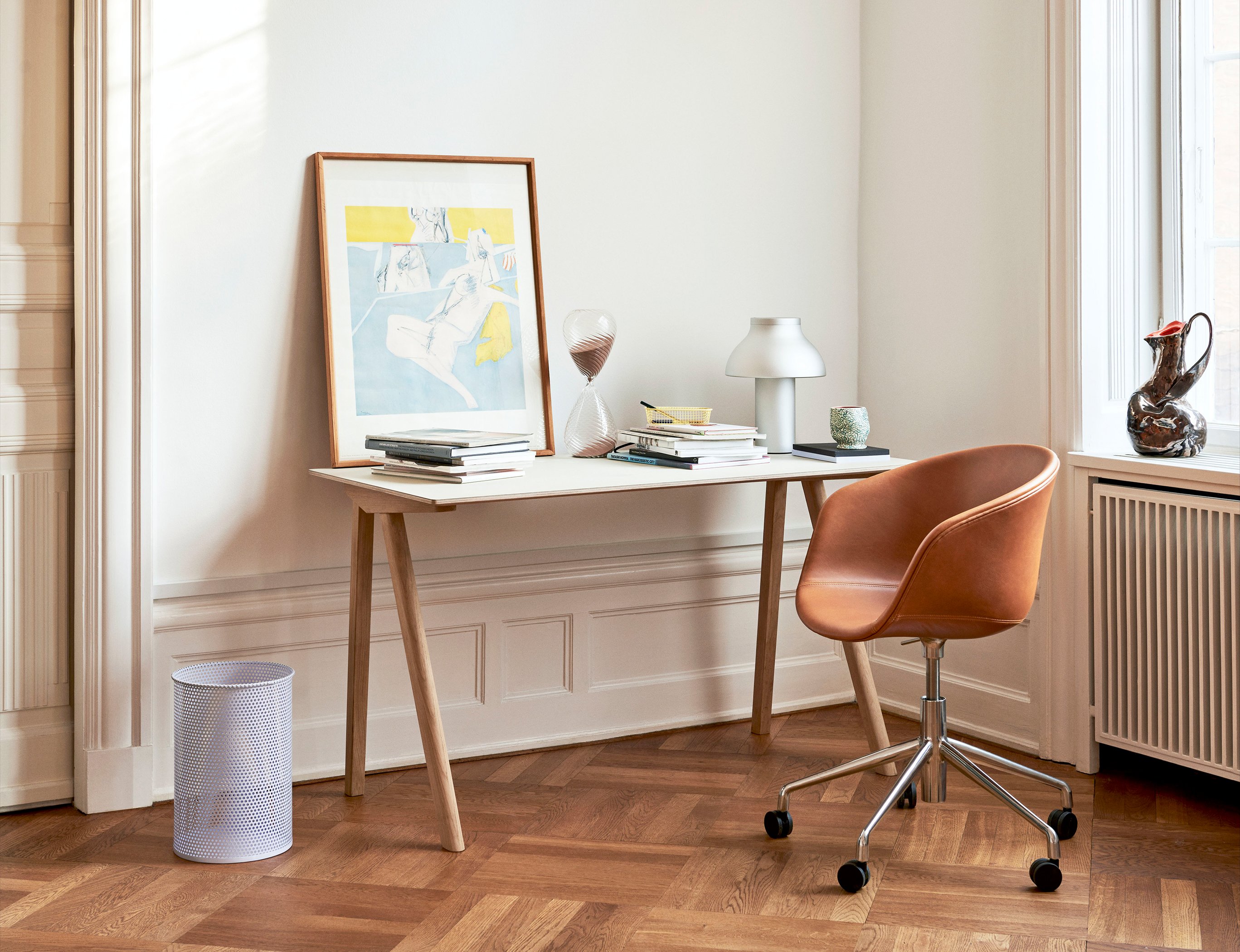 Copenhague Desk CPH90, Lacquered oak, Linoleum off-white | Hay