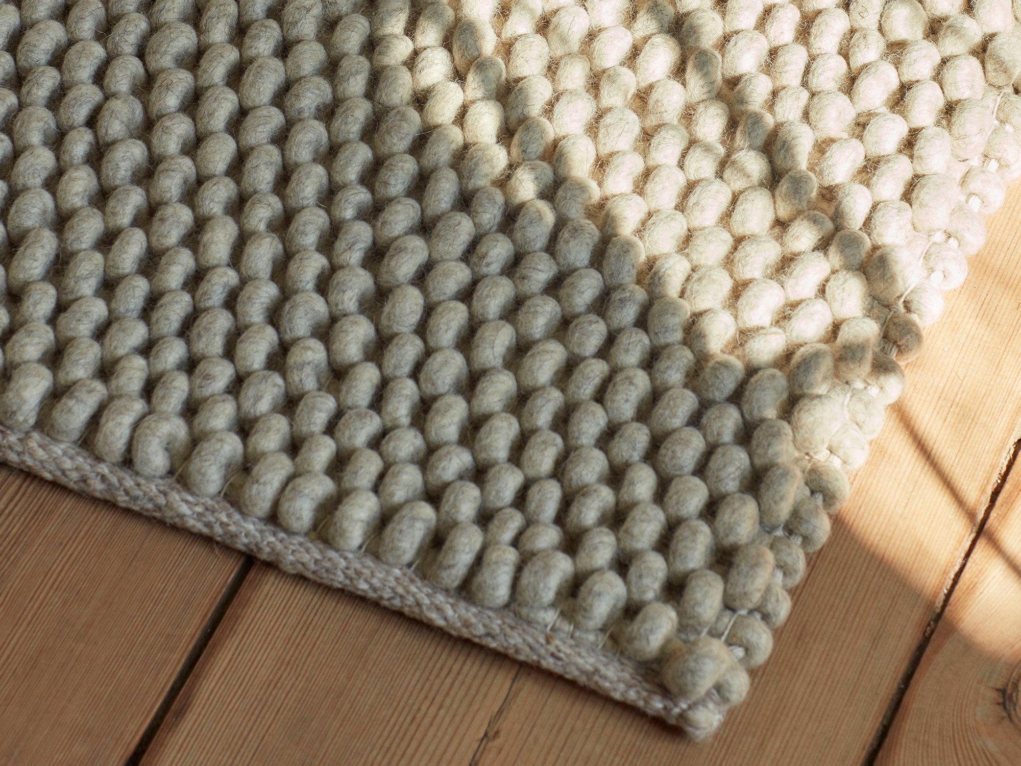 Peas Rug, L 140 x W 80 cm, Soft grey | Hay | Rugs - Designer