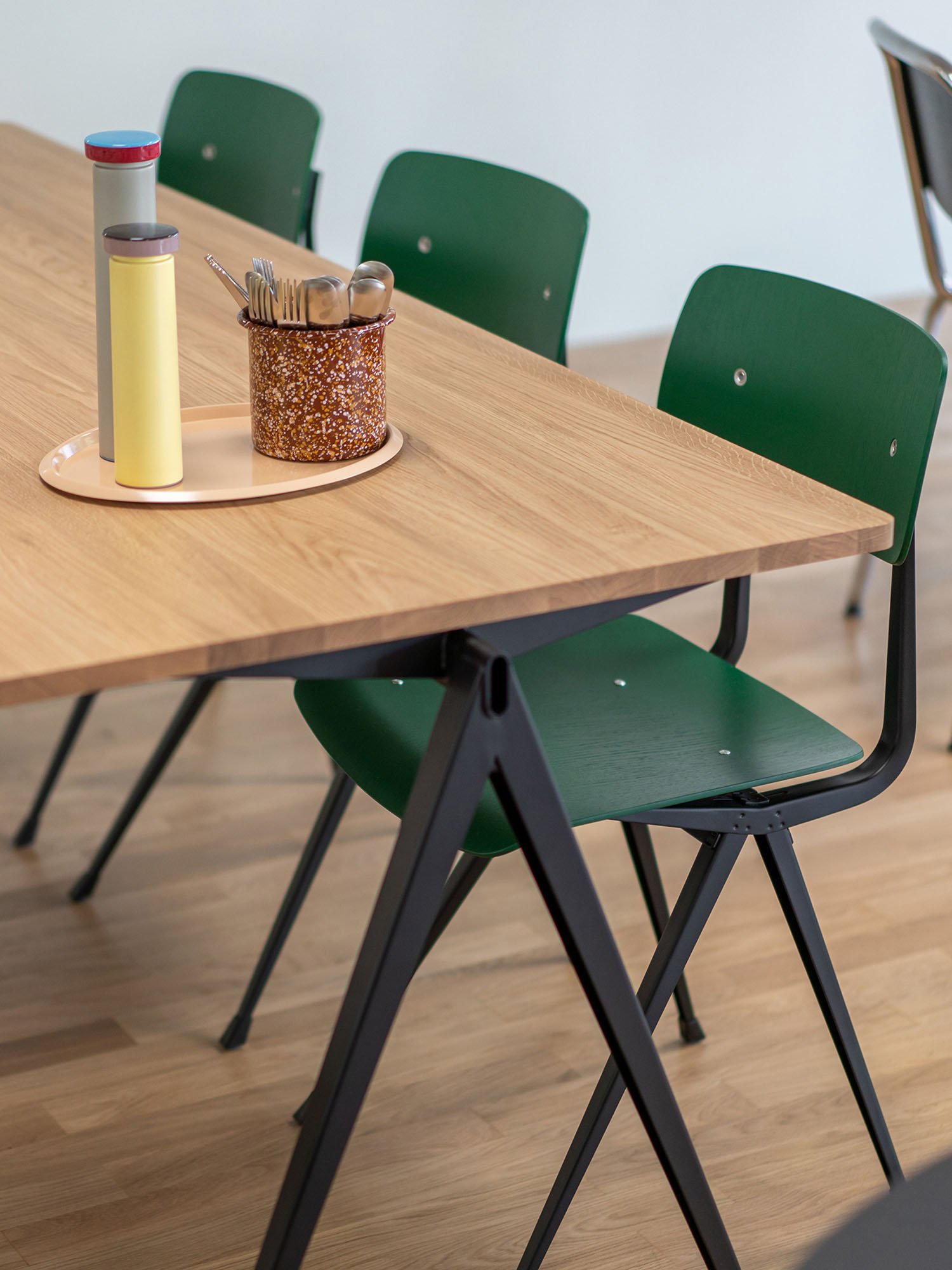 パソコンデスク HAY PYRAMID TABLE L140 x W75 x H74 Pyramid Table 01