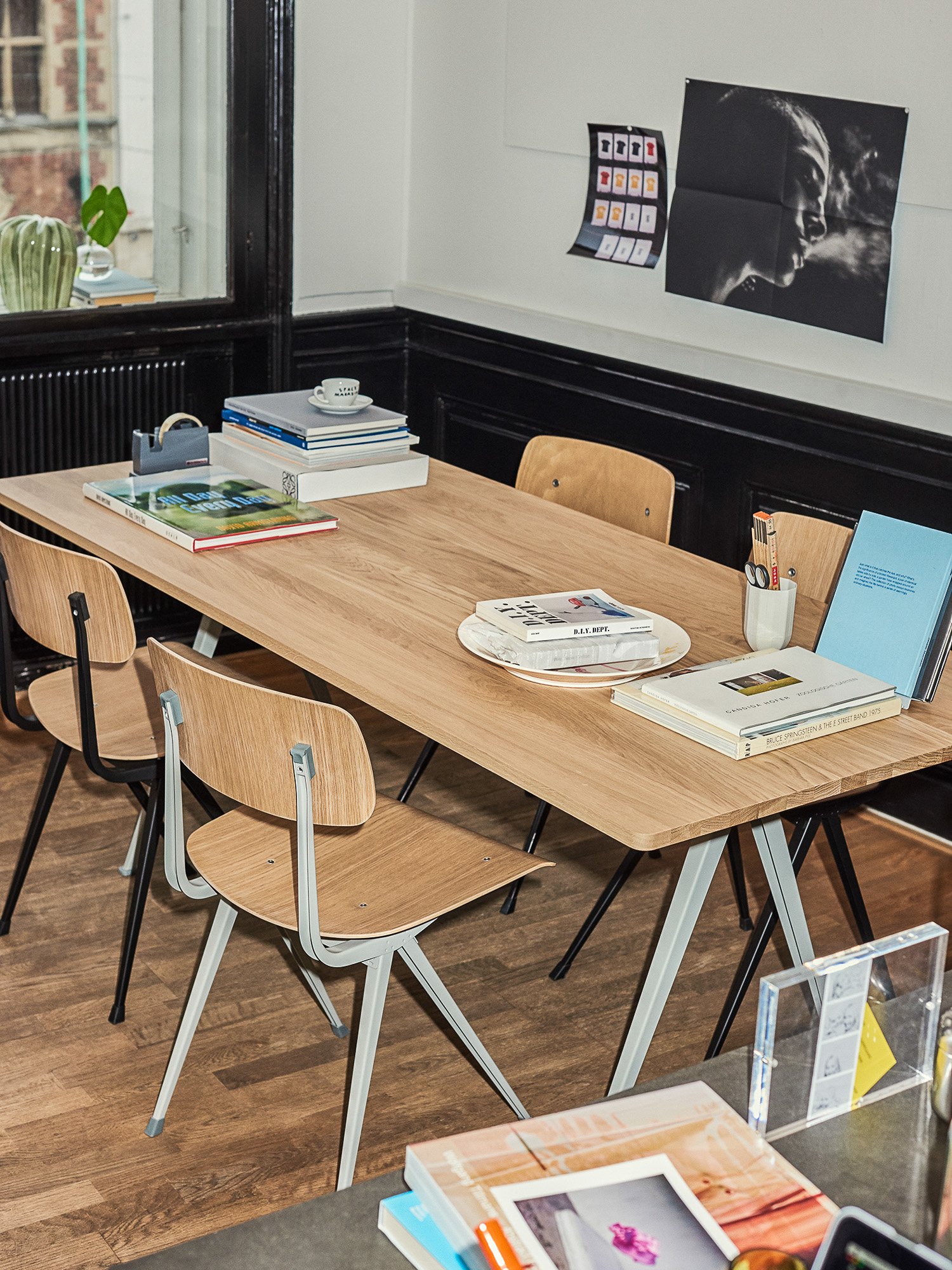 Pyramid Table 02, Smoked oak, Steel black powder-coated | Hay