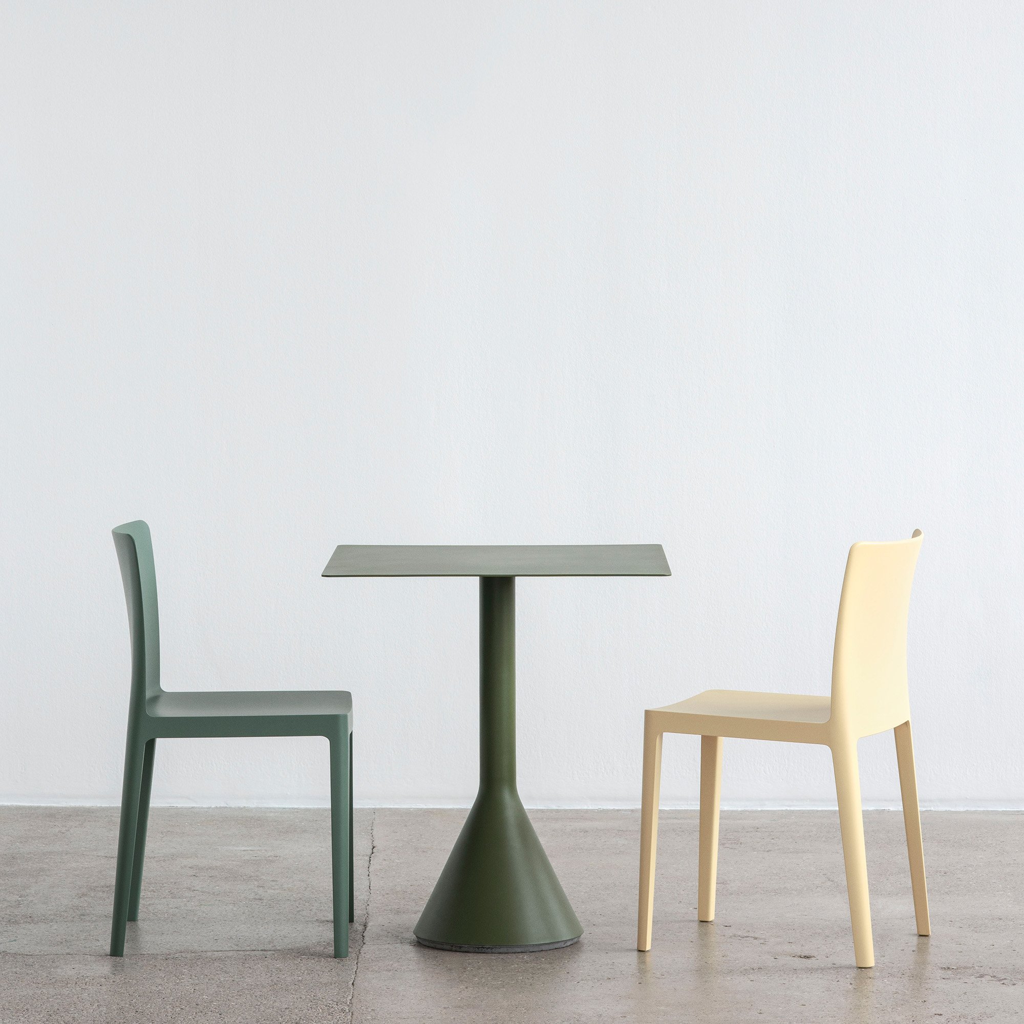 Palissade Cone Table, Ø 90 x H 74, Anthracite | Hay | Garden